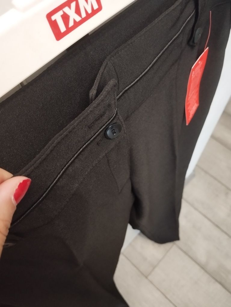 Pantaloni negri eleganți