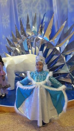 Новогодний костюм снегурочки 6000 тг на возраст 8 лет