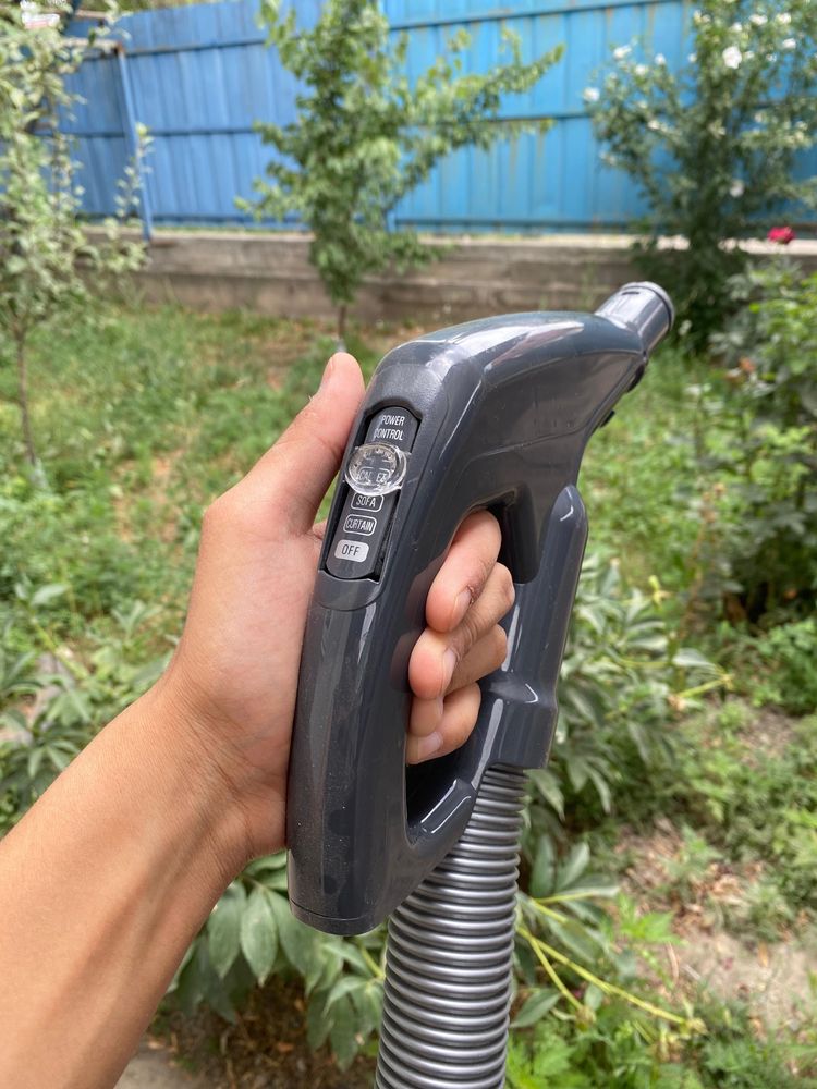 Пылесос LG       .