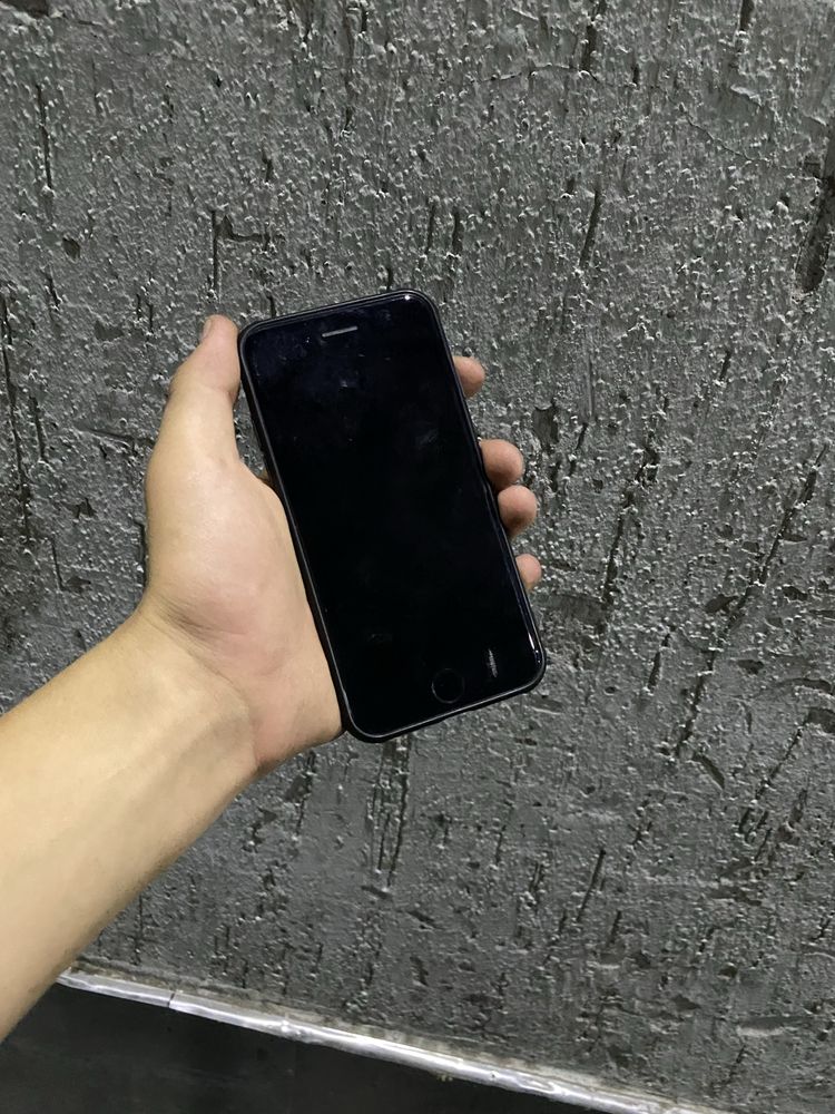 Iphone8 sotiladi 950 kami bor