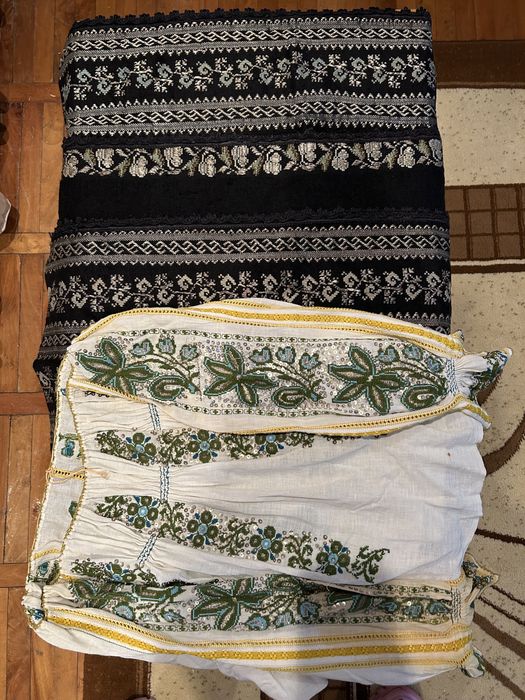 Costum popular autentic CU FIR DE ARGINT