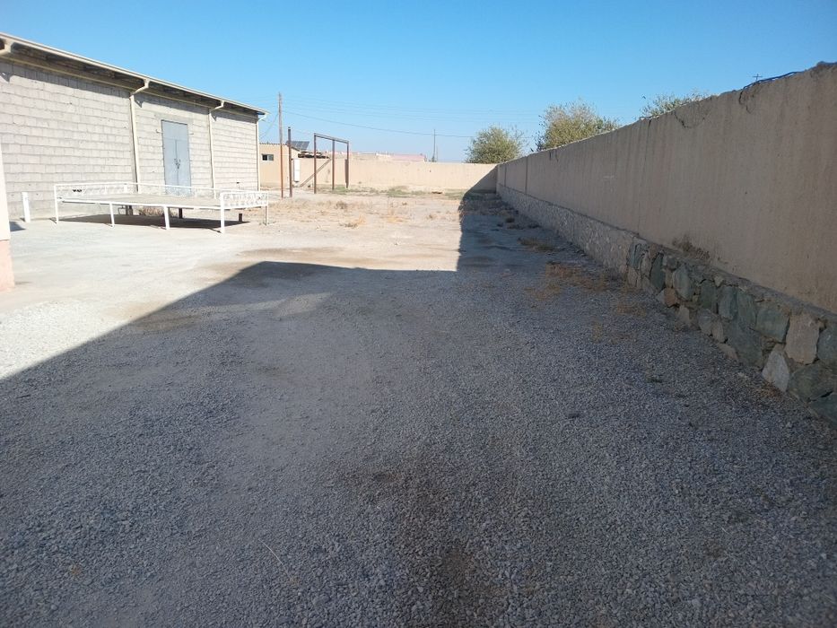 Bino sotiladi 16 sotix trassa chetida