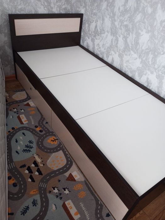 Продам кровать 90*2000