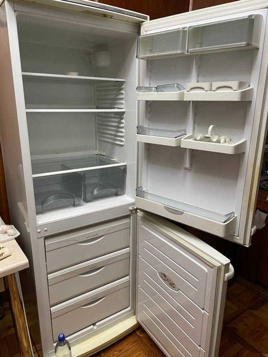 холодильник Атлант двухкамерный, требует ремонта