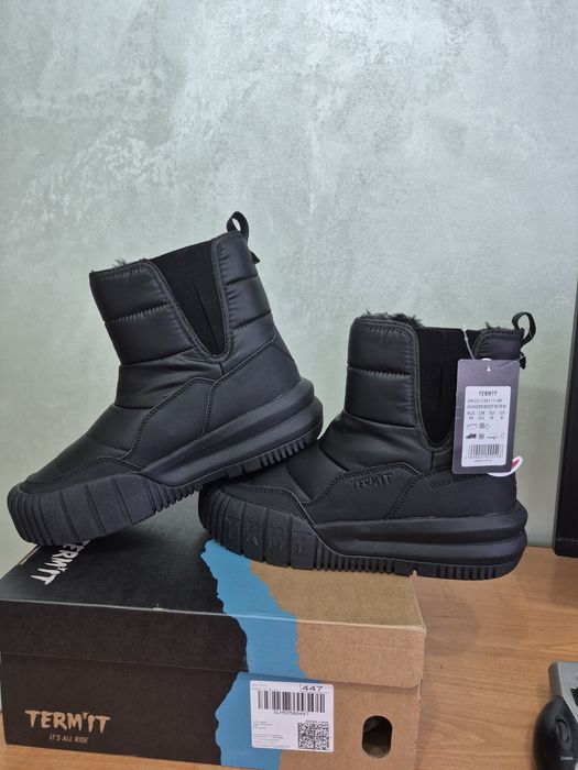 Продам совершенно новую зимнию женскую обувь