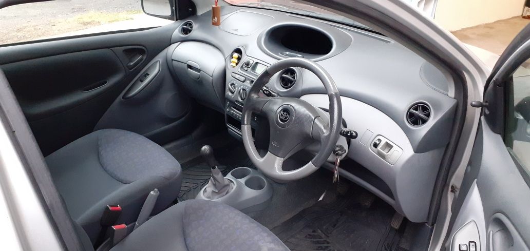 Toyota Yaris 1.0 68 к.с. 2003г.