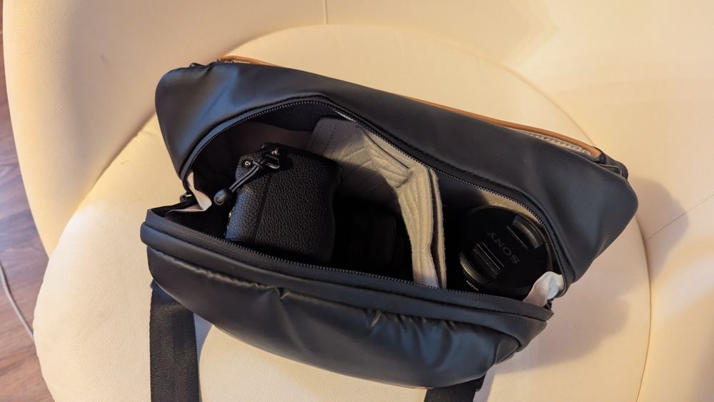 Sony Alpha A 6700 cu garantie 2 ani + incarcator extern cu 2 baterii