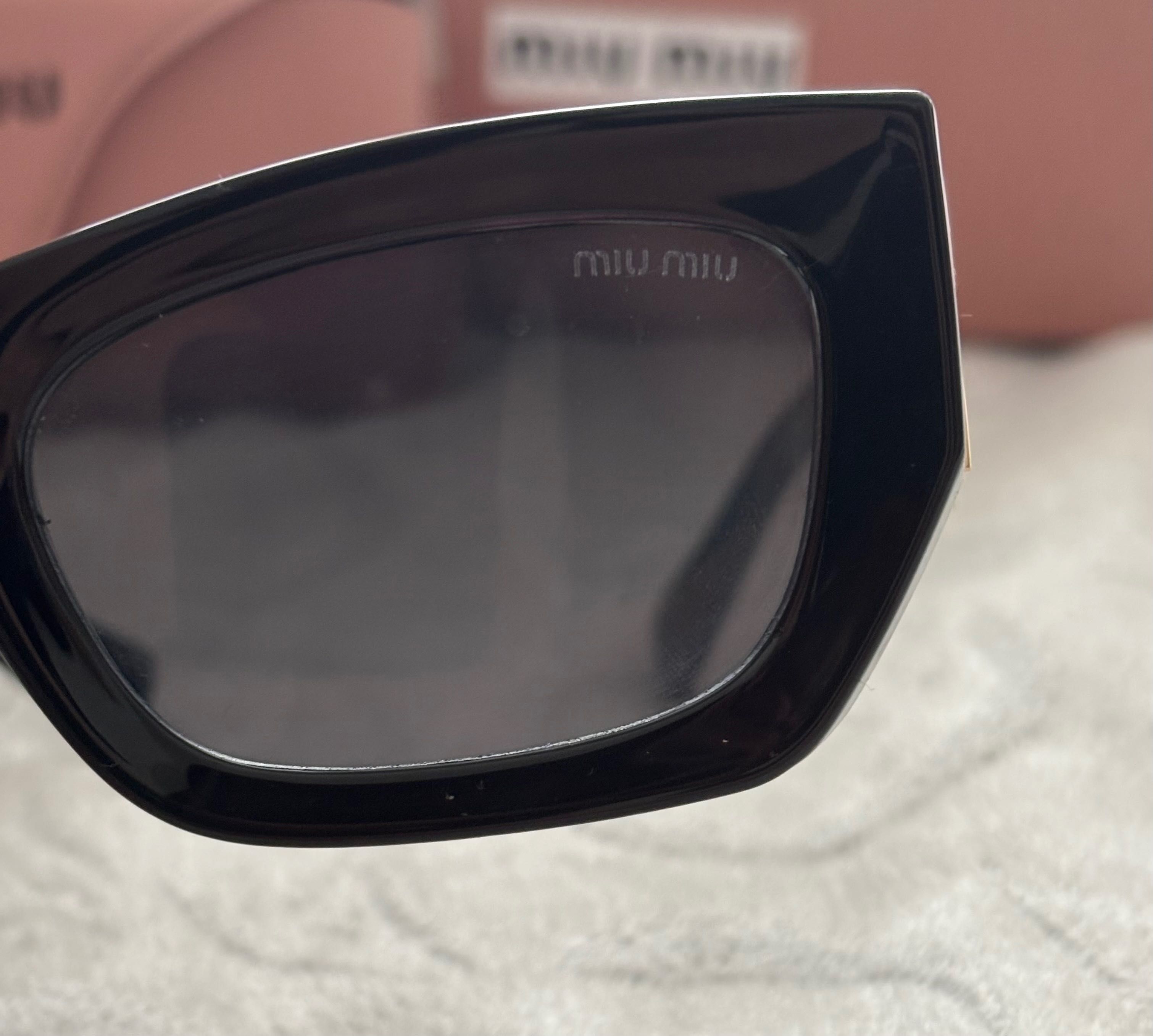 MIU MIU слънчеви очила