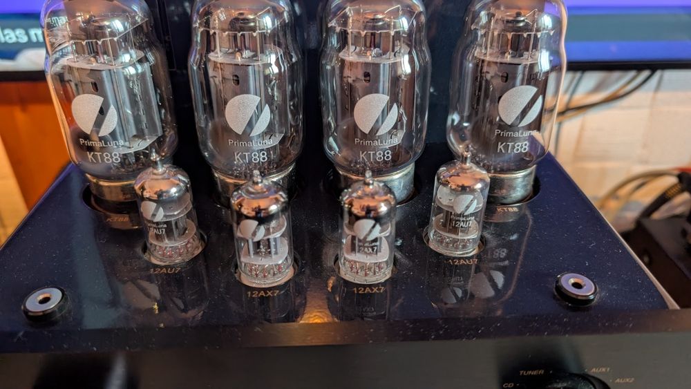 Prima luna prologue two , super amplificator cu Lampi