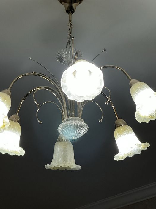 Продам люстры две разные