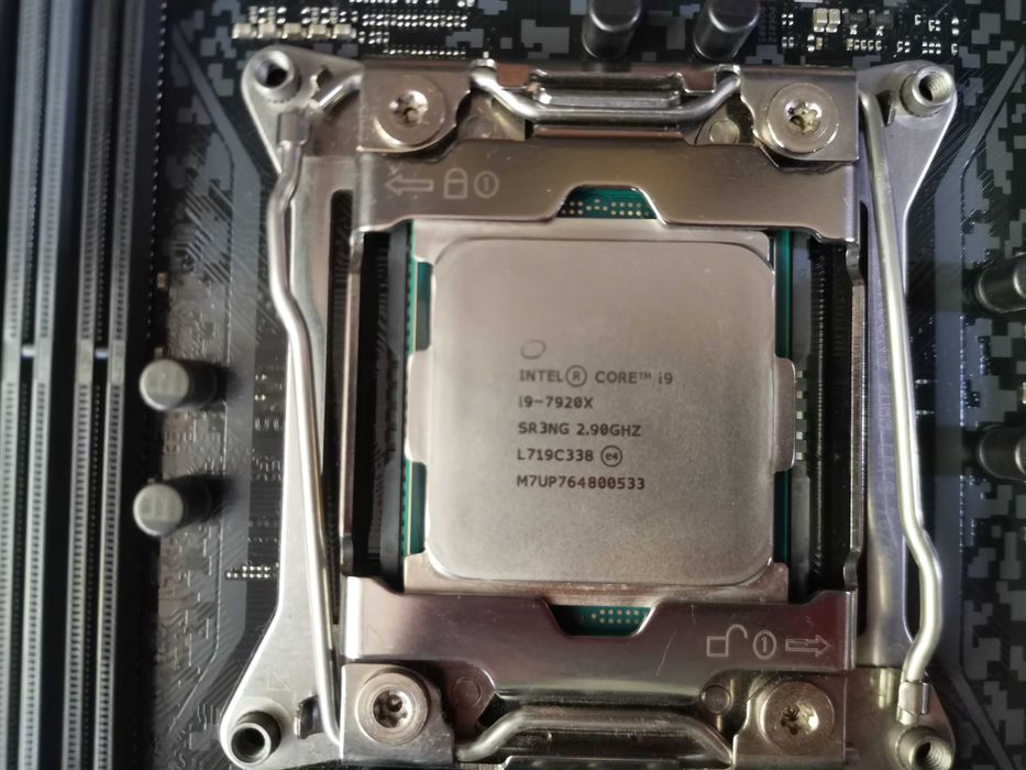 Placa de baza Asus TUF X299 MARK 2, I9 7920X LGA 2066.