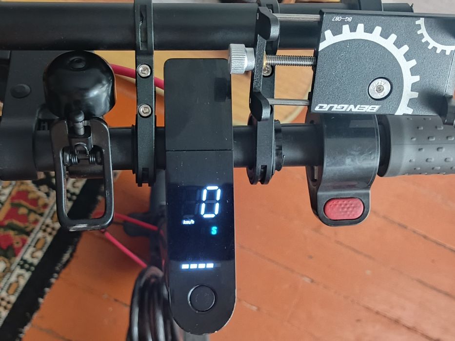 Продам ЭлектросамокатXiaomi MiJia Smart Electric Scooter Pro 2