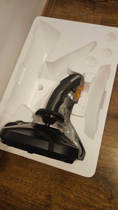 Joystick Trustmaster T16000 NOU zero minute pe el plus speedlink