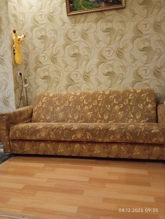 Продаётся диван.