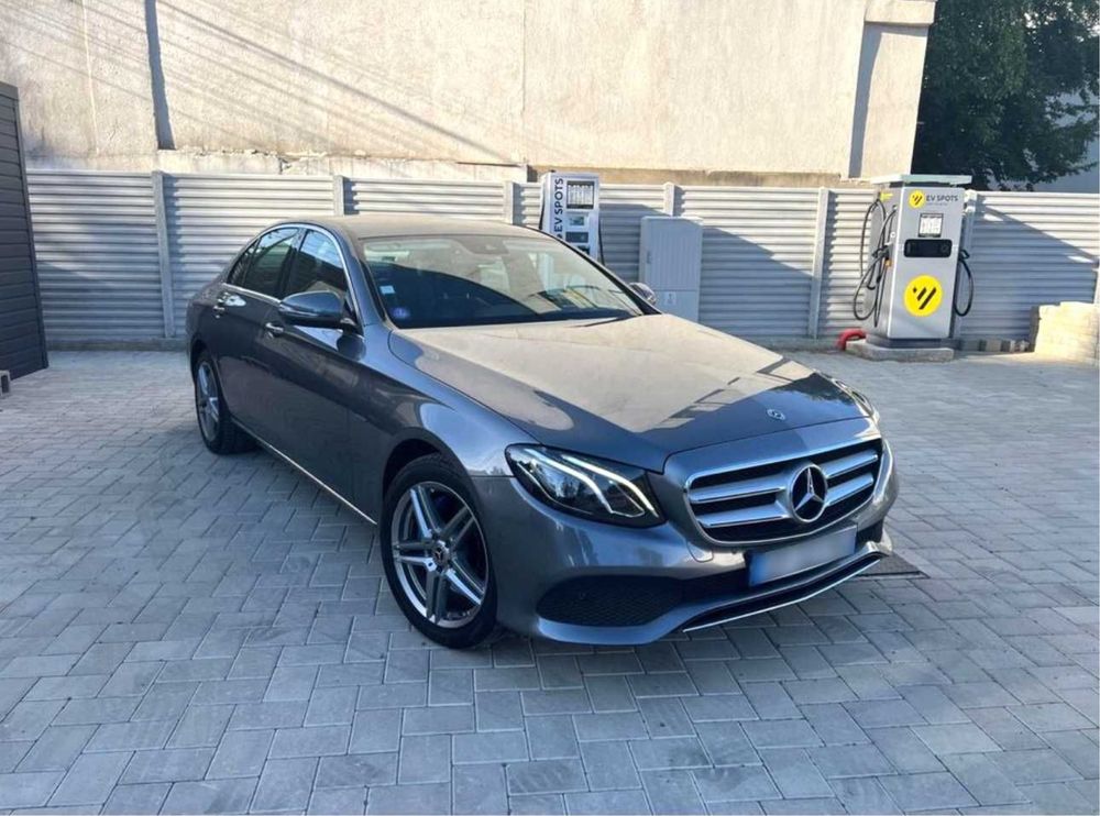 Mercedes-Benz E350e / Plug-in Hybrid / 9G-Tronic / 286cp