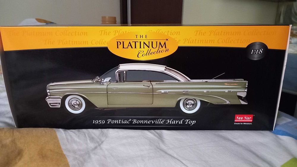 Vand macheta auto Pontiac Bonneville Hard Top 1959 scara 1/18
