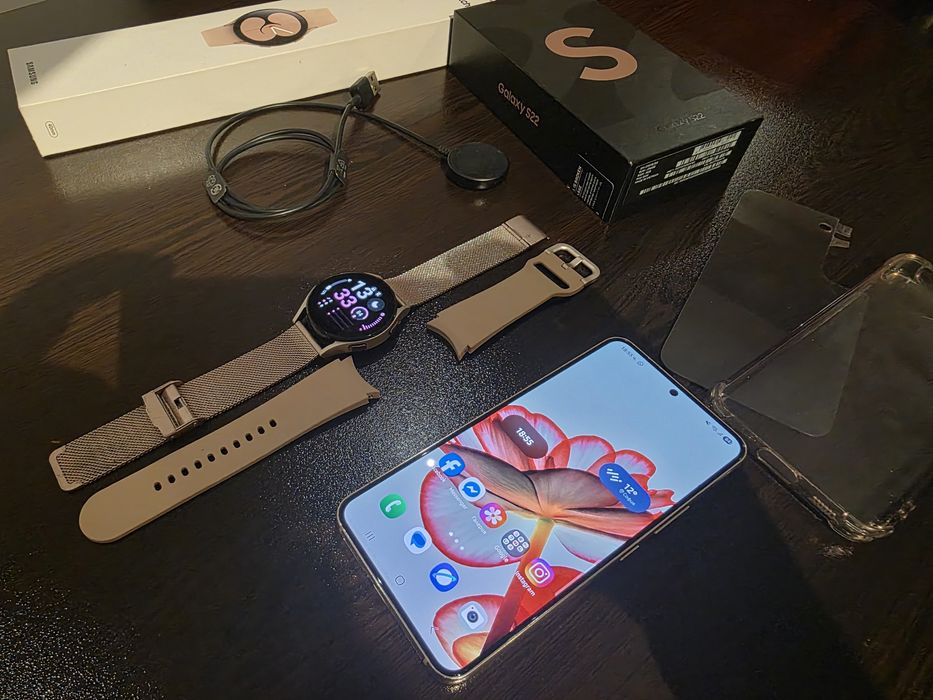 Samsung Galaxy S22 Pink Gold, 256GB 5G + Watch 4 Pink Gold