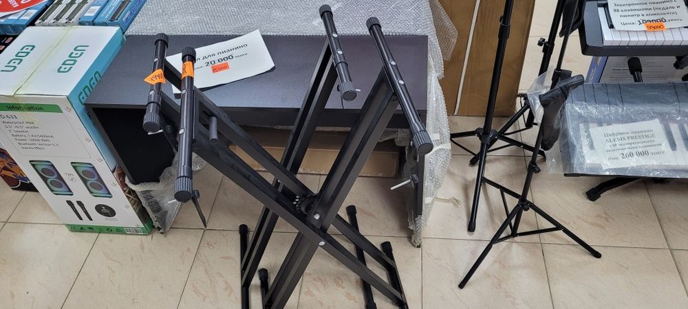 Универсальные качеств. подставки под пианино и синтезаторы м."СПУТНИК"