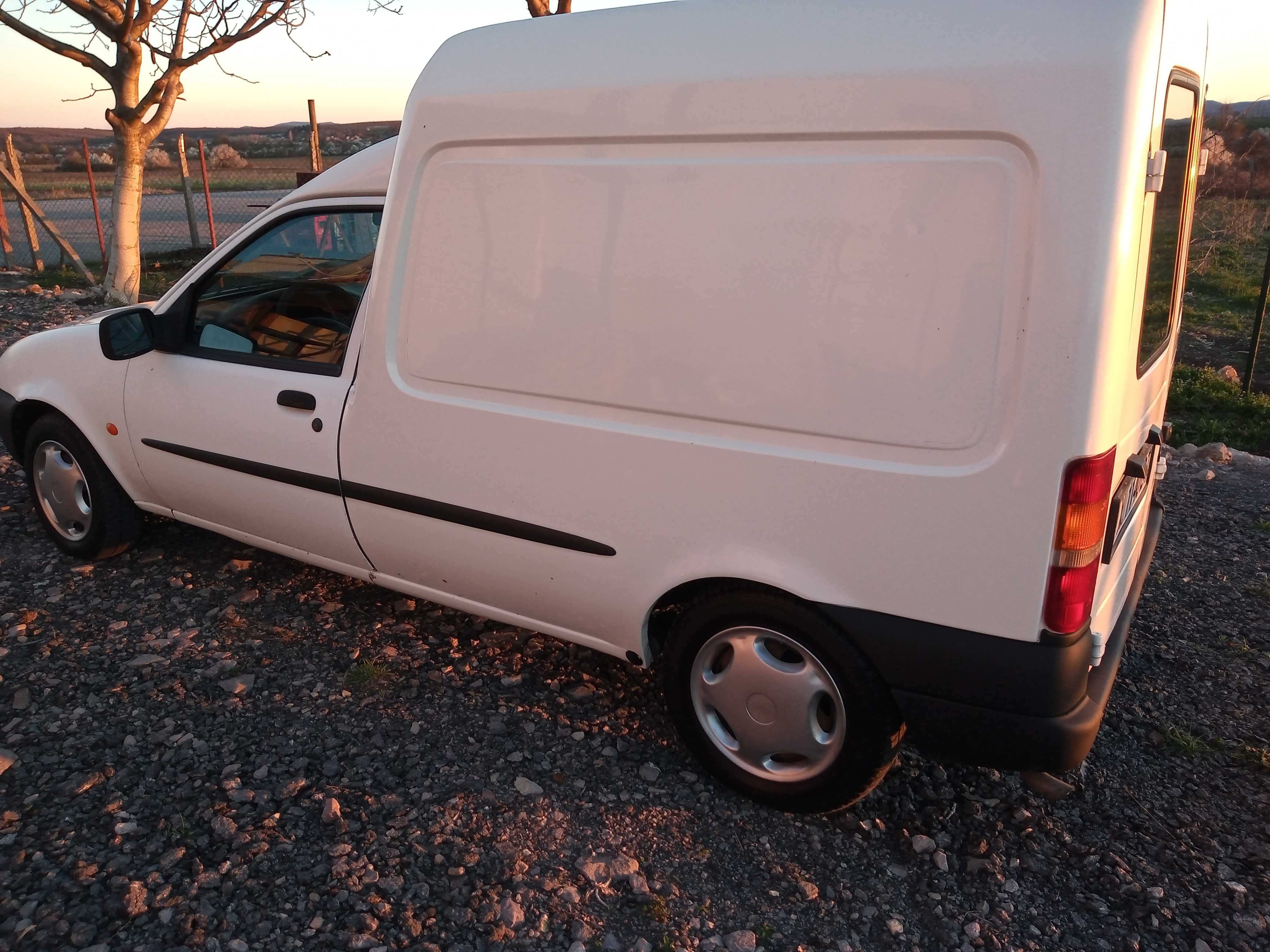 Продава се Ford Courier