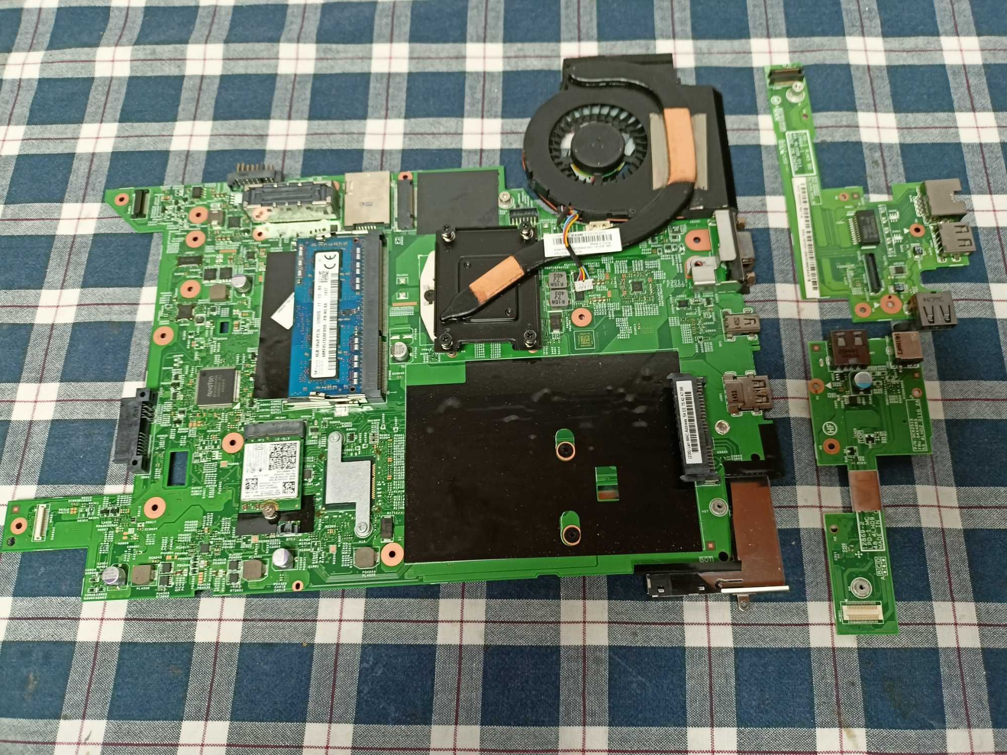 Dezmembrez Lenovo ThinkPad L540 - PretMic