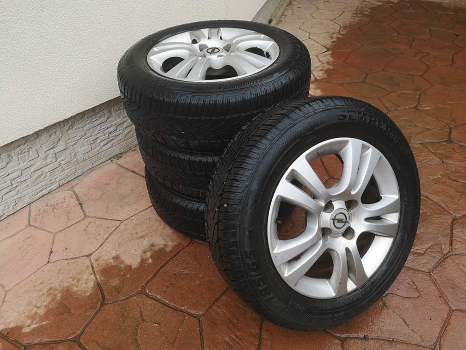 Set roti aluminiu + cauciucuri Opel Corsa in stare excelenta