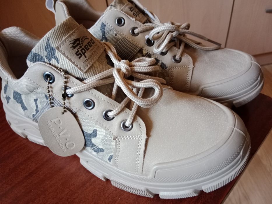 Мужские новые кроссовки 41,5р