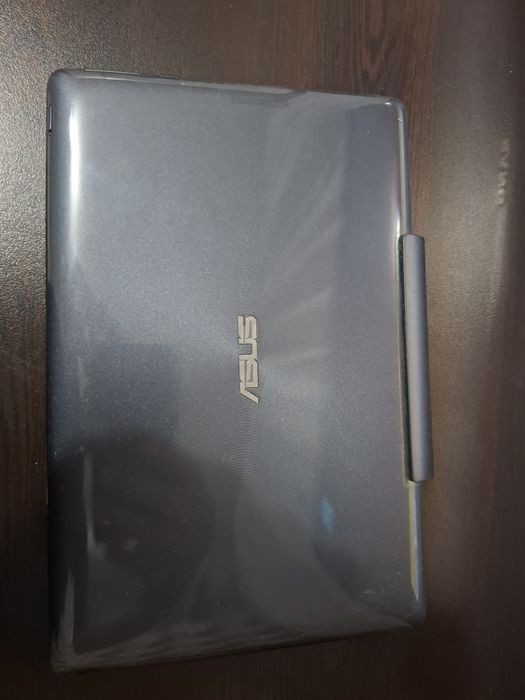 Лаптоп/таблет ASUS Т100ТА 10.1инча
Инсталиран Уиндоус, лек удобен с из