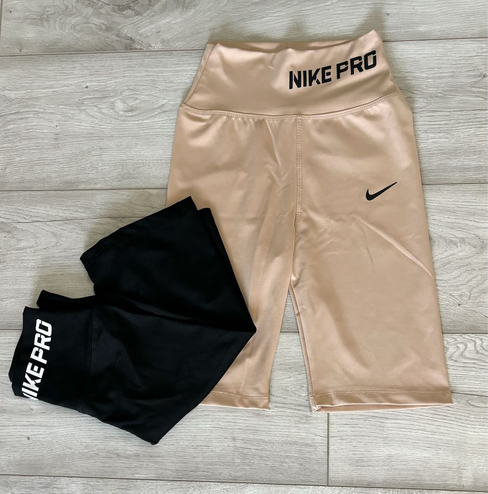 Дамски тениски и клинове Nike