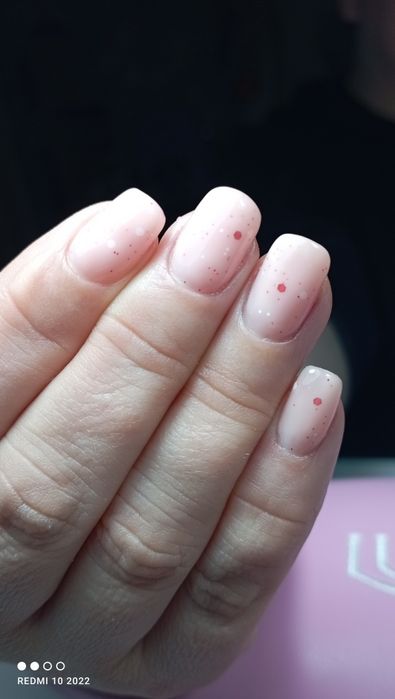 Manichiura cu gel și ojă semi