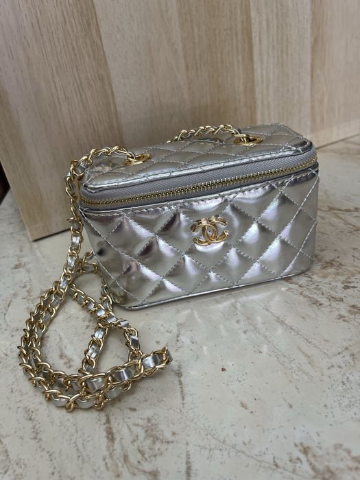 Чанта Chanel тип мини куфарче сребриста