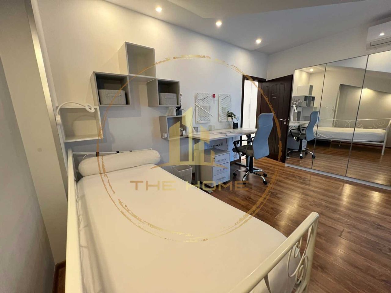 Дава се под наем Четиристаен апартамент в Варна, Център - 107 кв.м за 1350 € - Снимка #6