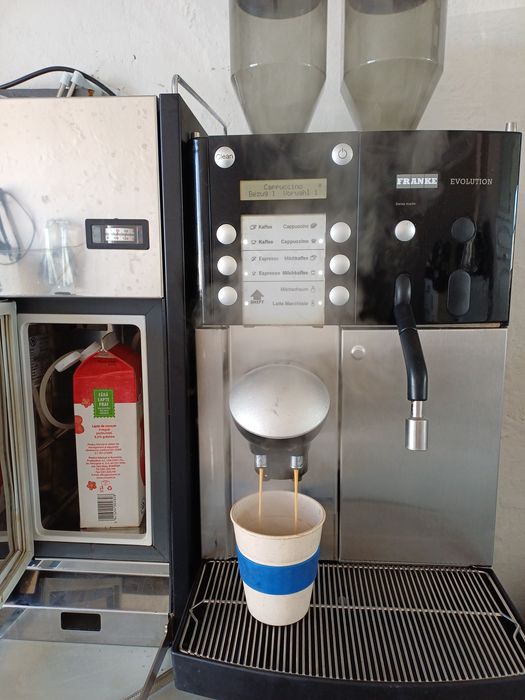 Aparat de cafea expressor Franke Evolution cu filtru Britta si frigide