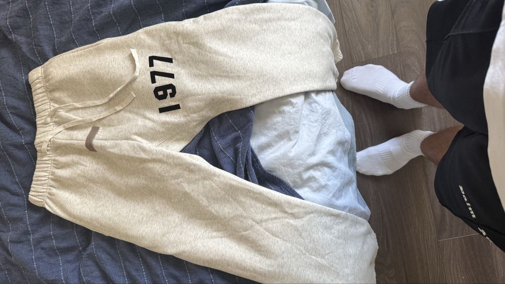 Pantaloni essentials