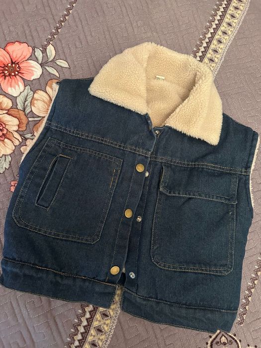 Детская безрукавка новая