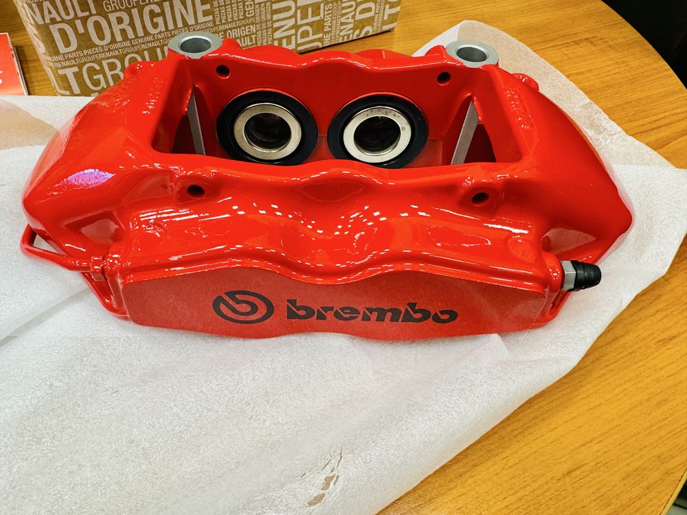 Спирачни апарати Brembo от Renault Megane 3 Rs - чисто нови