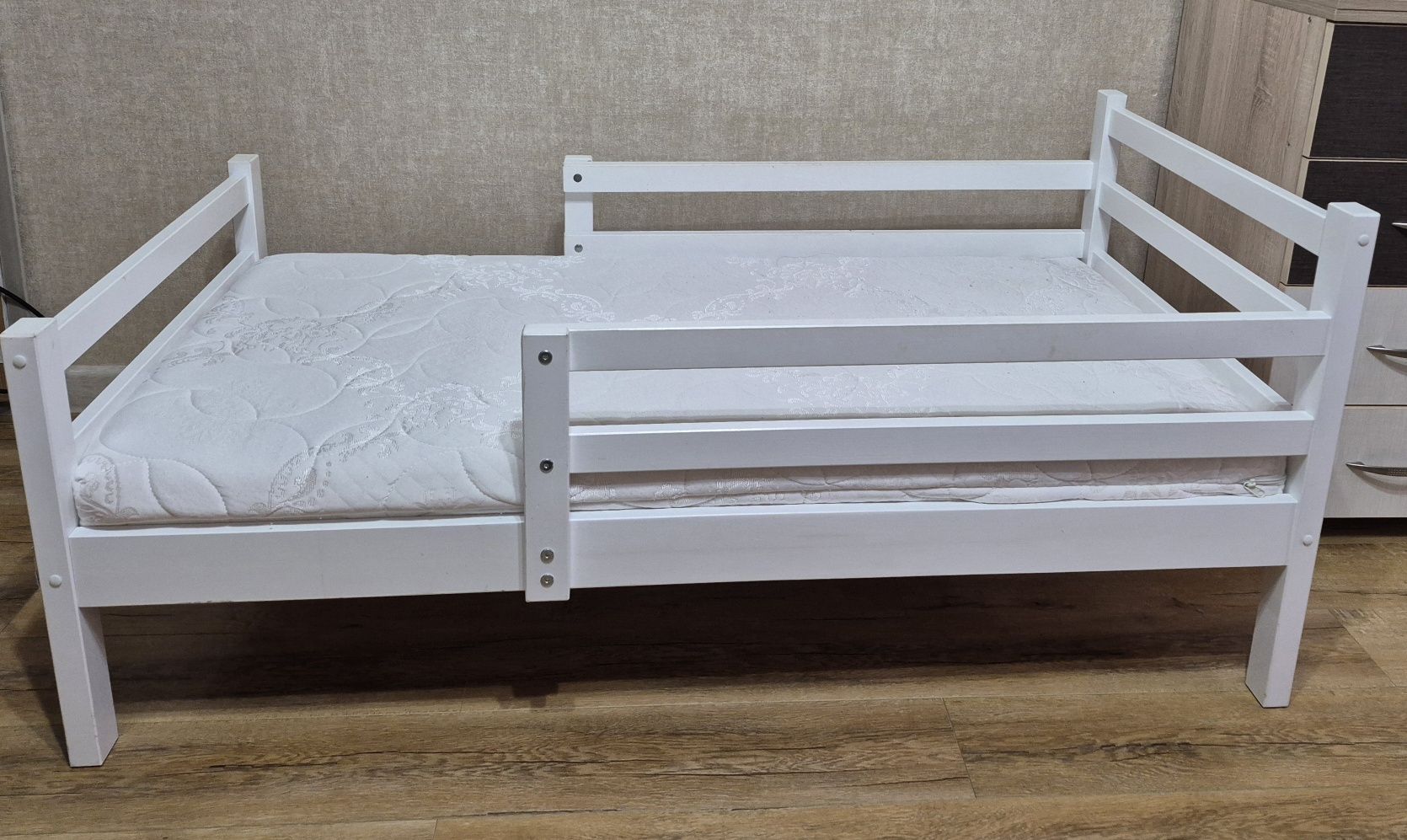 Продам детскую кровать 140*70