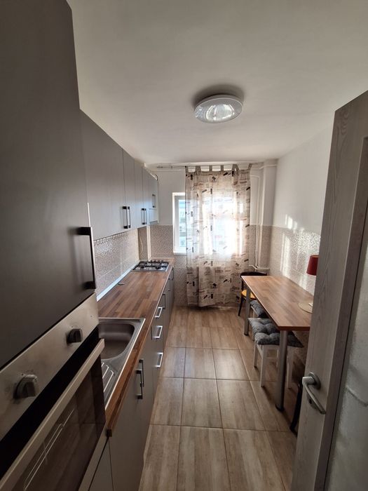 Inchieriez apartament 2 cam decomandat titan