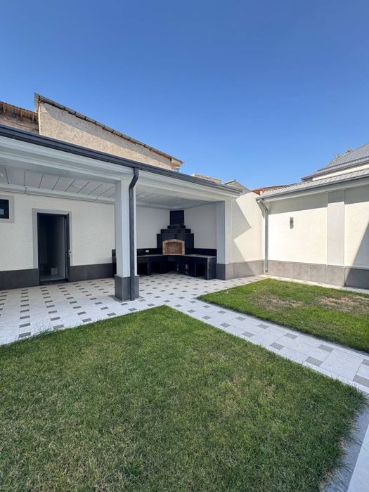 2.5 соток новый дом в центре города