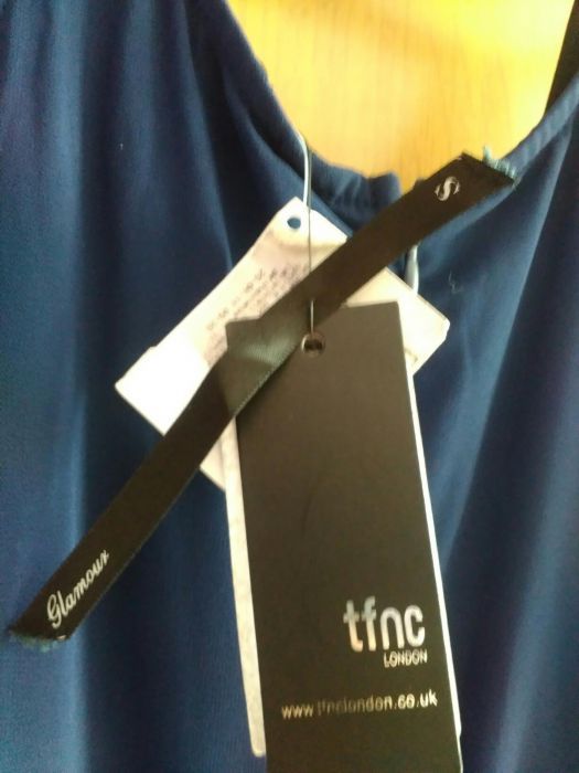 Официална рокля с етикета