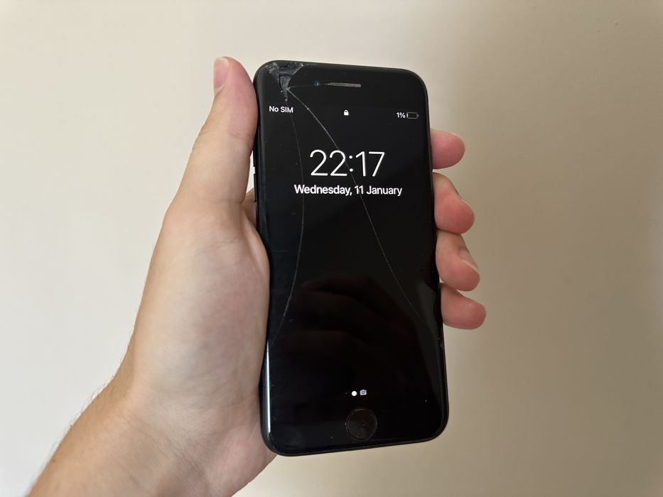 iPhone 7 черен 128гб