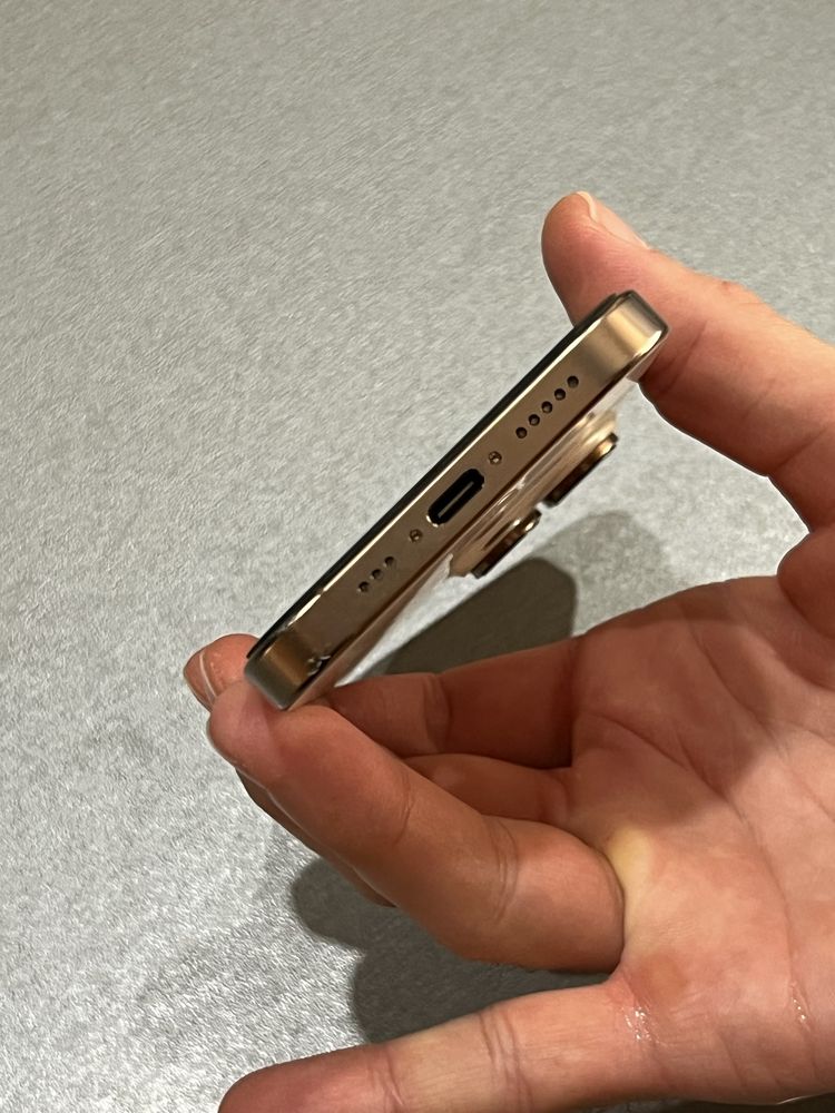 iPhone 16 pro с 128 GB памет