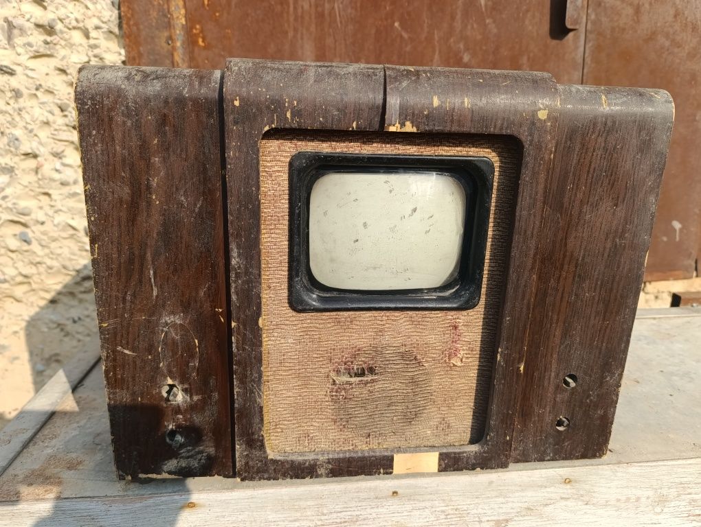 Antikvar buyumlar sotiladi       televizor, radio
