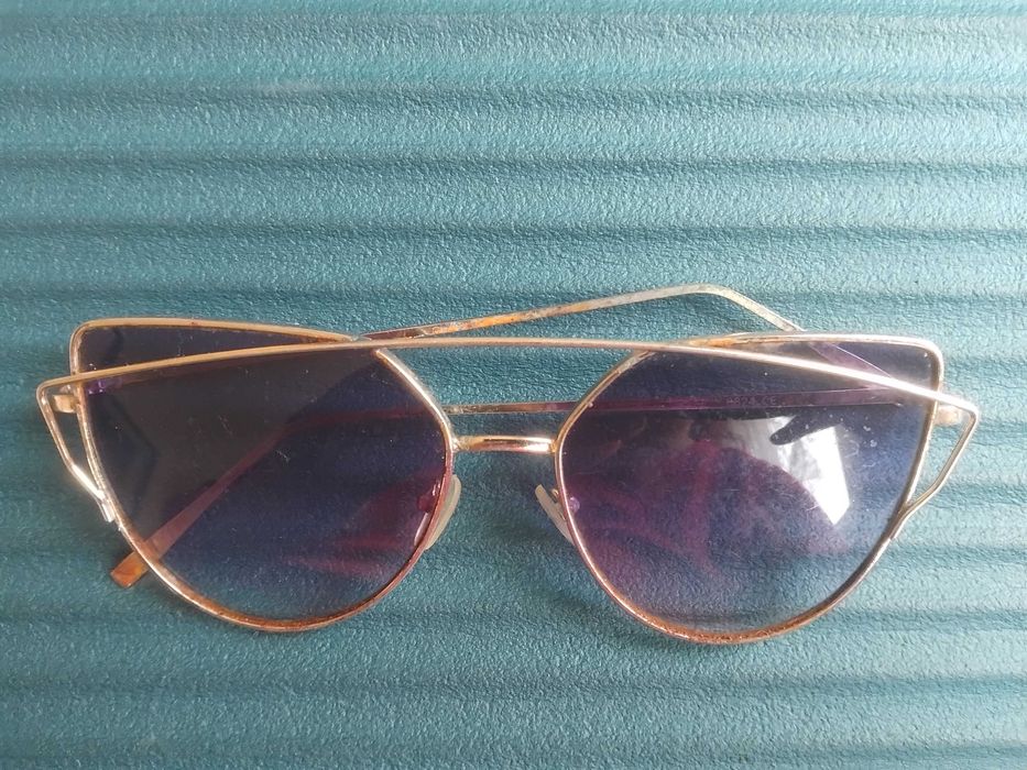 Дамски слънчеви очила с метални рамки