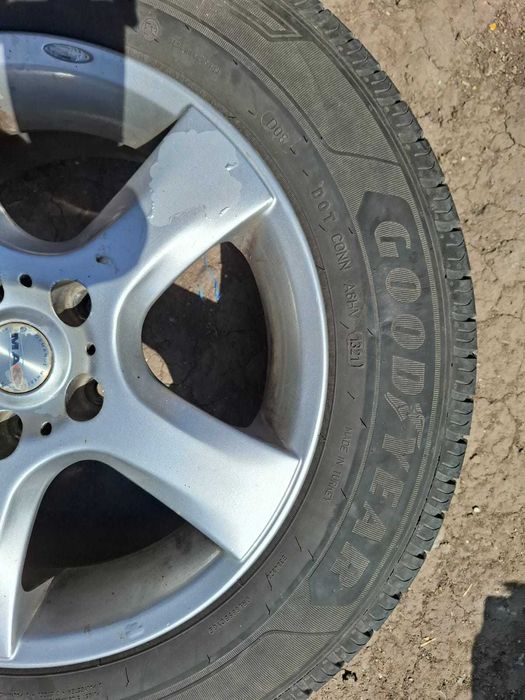 Vînd anvelope   205 65 r16 c