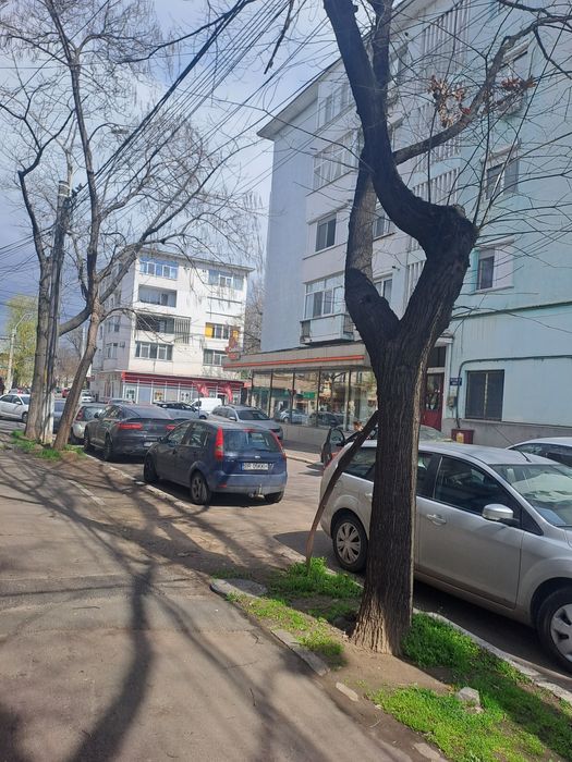 De vânzare apartament la curte zonă centrală Brăila