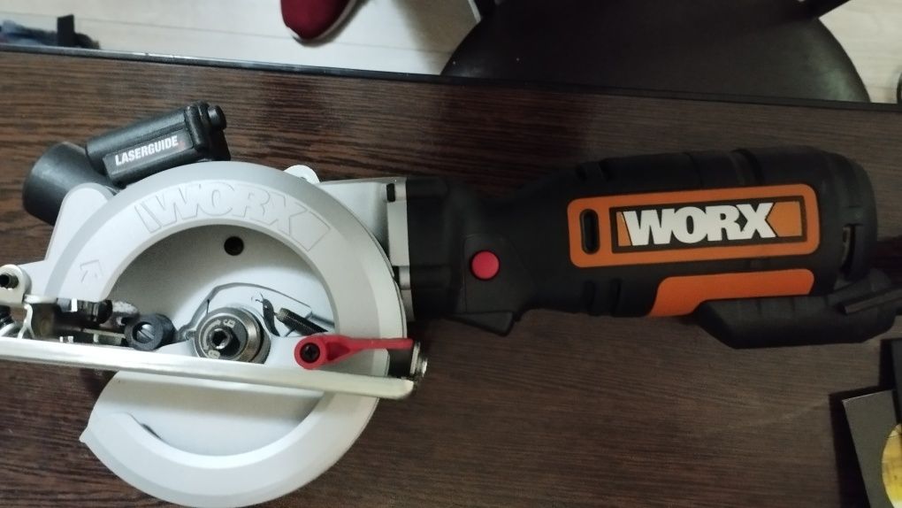 Fierăstrău circular Worx WX427