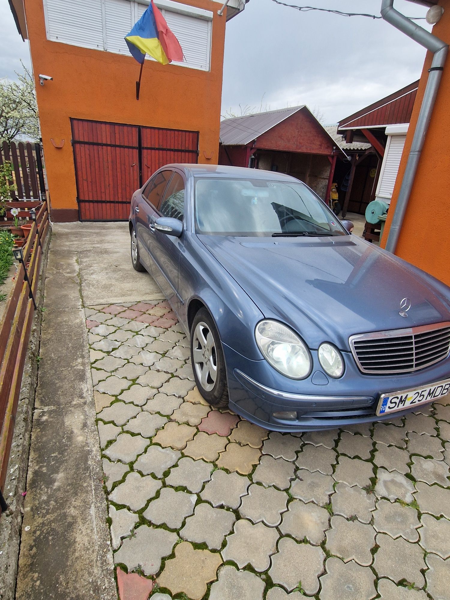 Mercedes-Benz E220