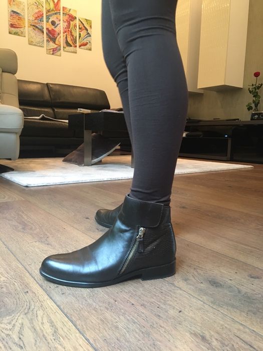 Botine scurte din piele maro inchis marimea 36