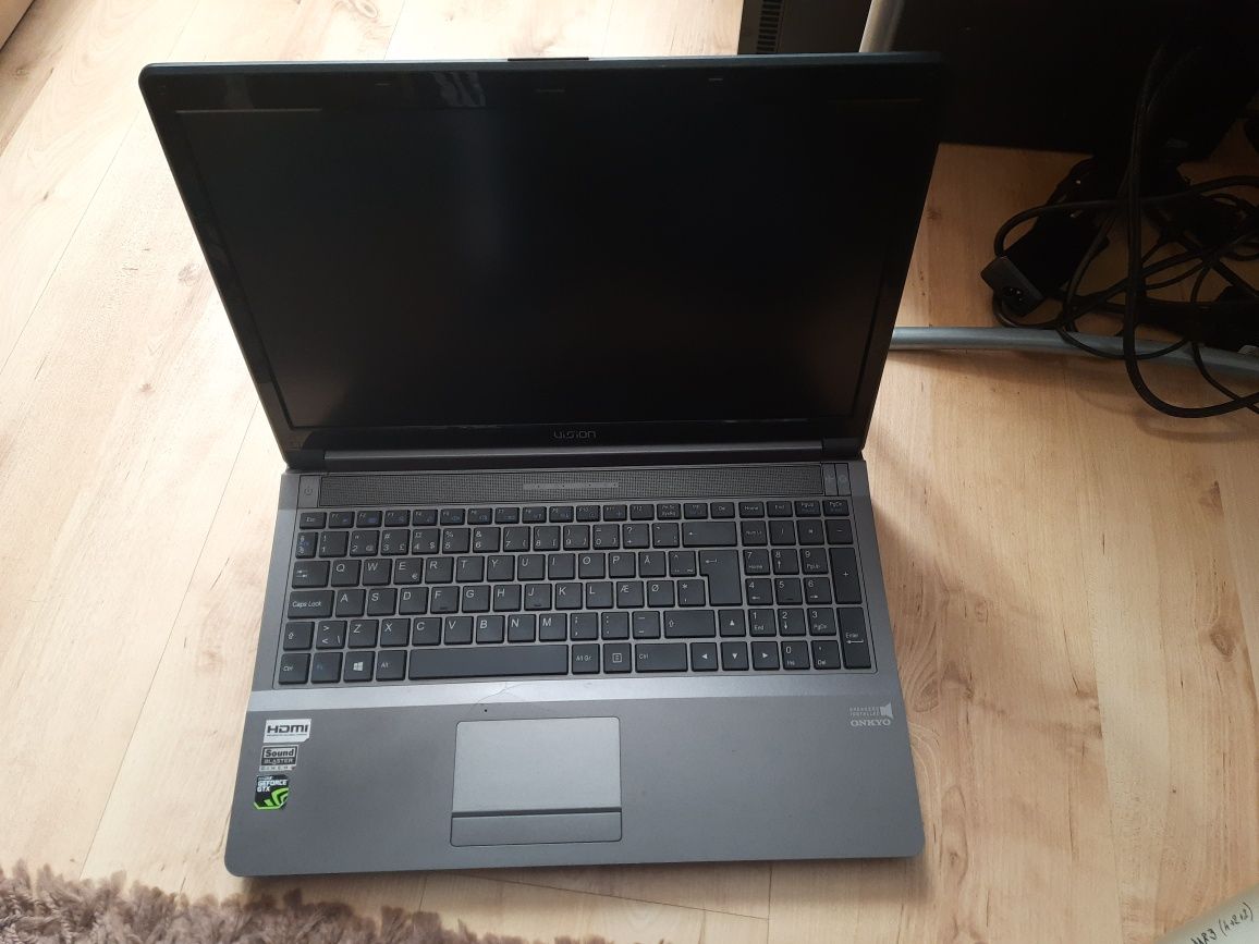 Laptop clevo  i7 4710 ,full hd