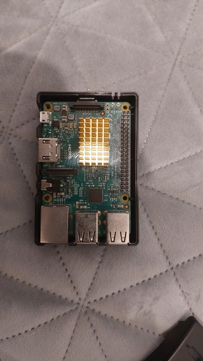 Raspberry pi 2 cu carcasă